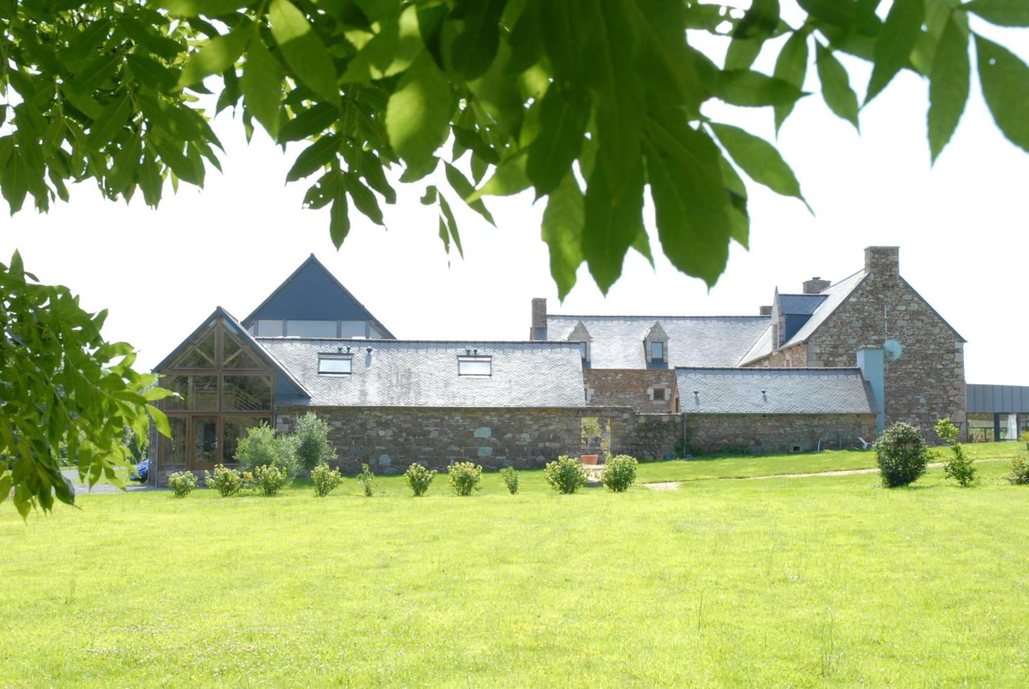 Domaine De Kermodest Hotel Quemper-Guézennec Exterior photo