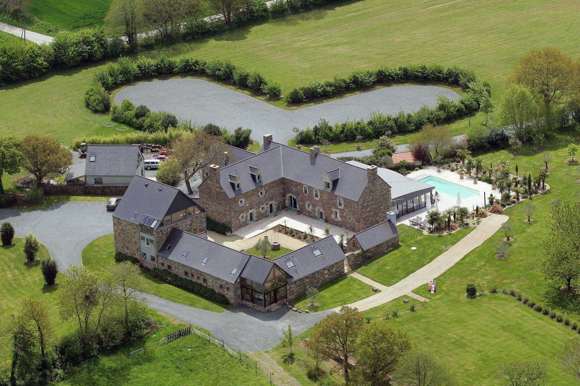 Domaine De Kermodest Hotel Quemper-Guézennec Exterior photo